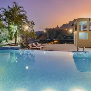 Travellers Nest Hotel
